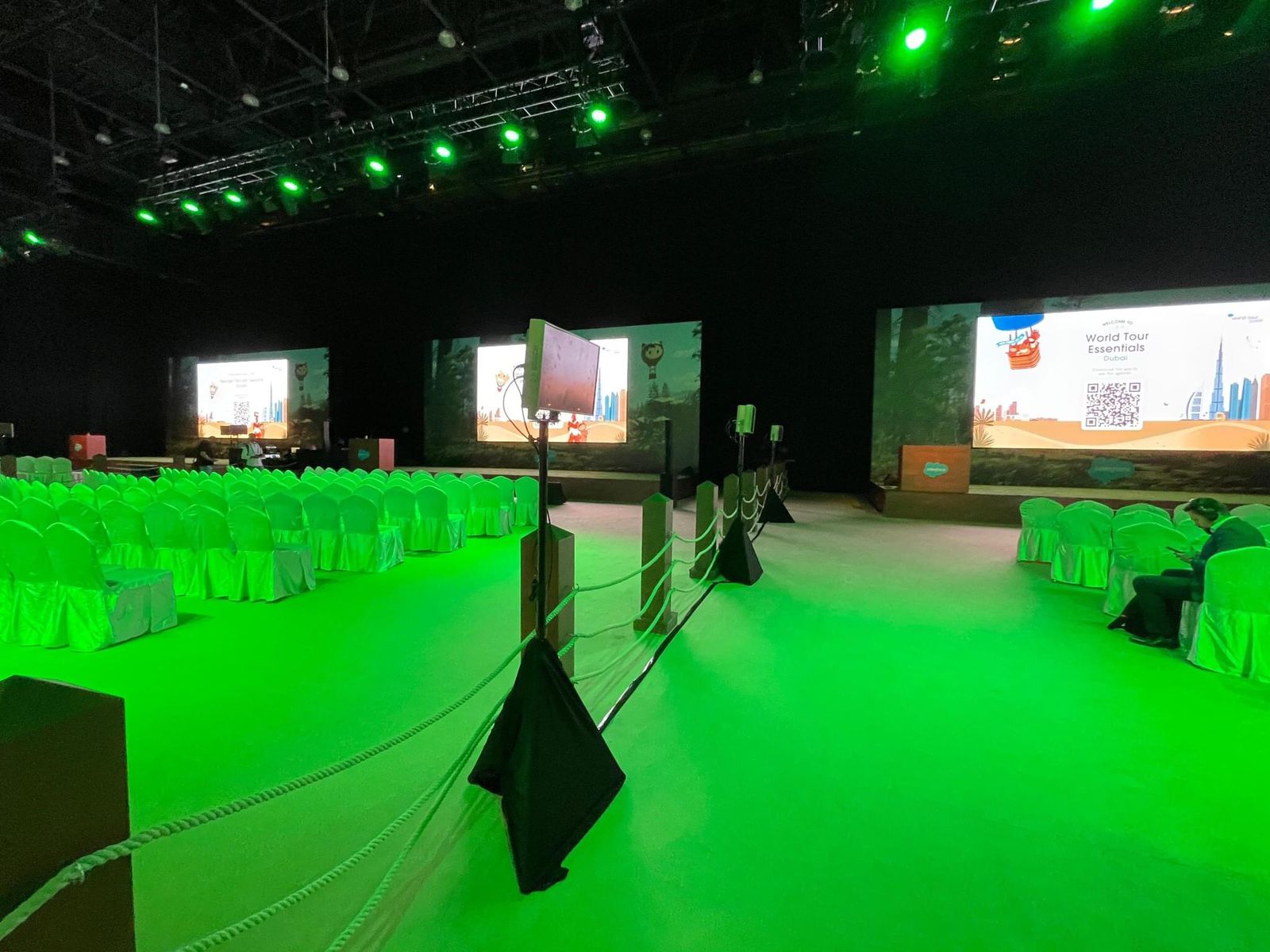 High-quality simultaneous interpretation for corporate meetings in Dubai